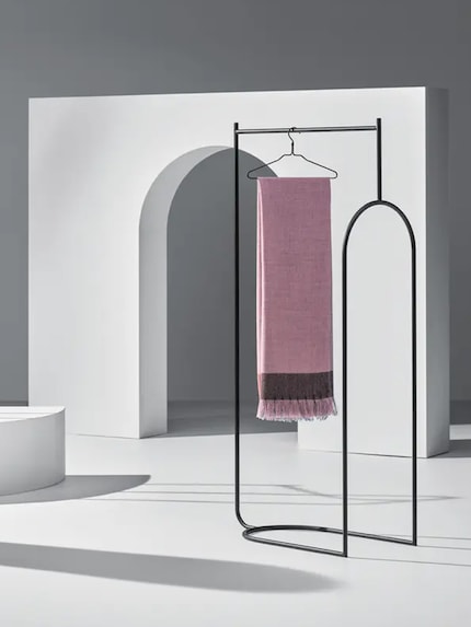 Hier treffen gerade auf geschwungene Linien.