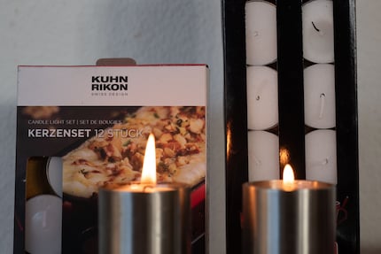 Die Flamme ist bei Kuhn Rikon (links) viel höher als bei Thermo Fire.