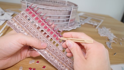 Auch das Ausstechen von Öffnungen in den Bauelementen fühlt sich geil an. Knips, knips, knips.