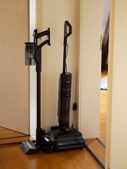 Behalve de tapijtreiniger is er ruimte voor alles in het laadstation.