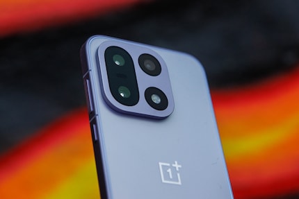 Die Kameras befinden sich in einem nicht zu wuchtigem Aufsatz auf der Rückseite.