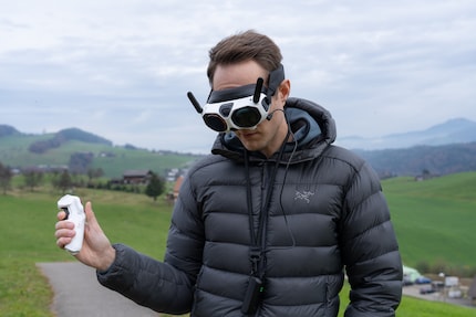 Ich fliege nach oben, während ich nach unten schaue.