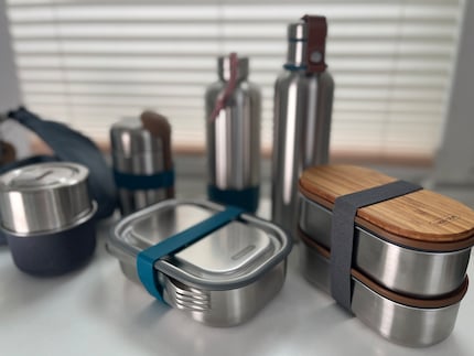Thermosflaschen, Bentoboxen, Lunchdosen … das Black + Blum Sortiment ist groß.