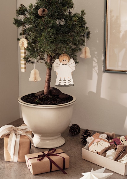Dieser kleine Baum bringt Stil statt Kitsch in deine Weihnachtsdeko.