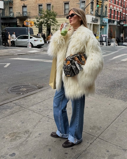 Geraffte Loafer können vielseitig kombiniert werden.