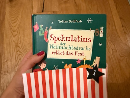 Diese Adventszeit geht’s weiter: Spekulatius Teil zwei kommt ins erste Päckchen des Adventskalenders.