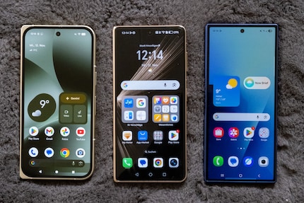 Jedes Gerät hat seine eigene Benutzeroberfläche. Honor in der Mitte wirkt im Vergleich zu Google (links) und Samsung überladen
