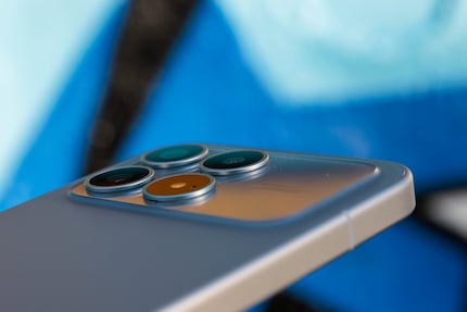 Der Kamerabuckel ist vergleichsweise flach.