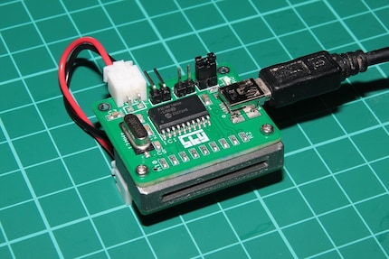 Skyrivers Lochstreifenleser ist ein minimalistisches, handliches Tool.