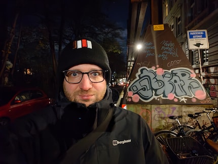 Bei Selfies lohnt sich der Nachtmodus.