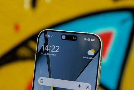 Unter anderem erscheint der Musik-Player verkleinert um die Frontkamera.