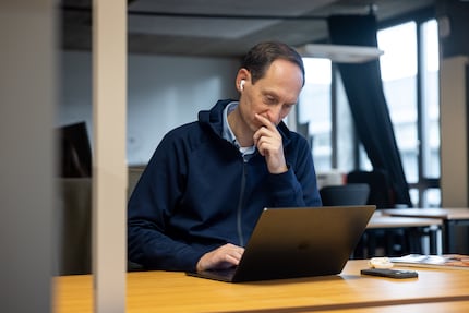 Mir sind die Diskussionen ums Lüften im Büro künftig egal: Ich habe meinen Temperatur-Regulier-Hoodie an.