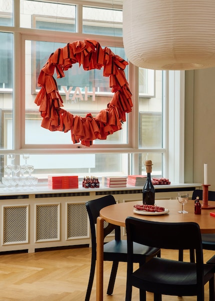 Textilien verleihen deinem Kranz eine warme, edle Note.