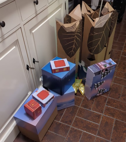 Das steckt drin: Umverpackungen für die Überraschungen, Bastelmaterial und die Überraschungspflanzen.