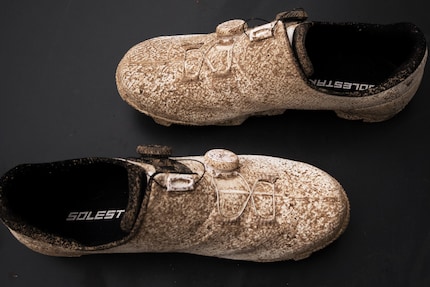 Die bislang letzte Ausfahrt mit dem nicht mehr ganz so nagelneuen, nicht mehr ganz so strahlend weissen Schuh. Und vielen Dreckspritzern.