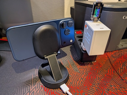 Kabellose Ladegeräte sind bequem, aber nicht effizient.