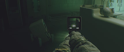 Auf der Raumstation bin ich nicht ganz allein. 