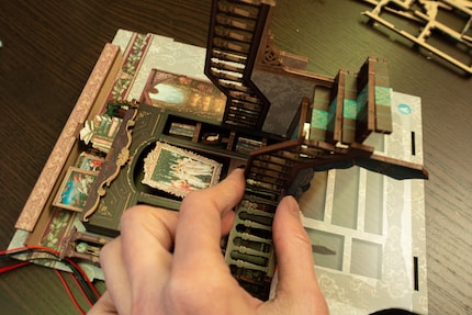 Mit der Treppe nimmt der Raum Gestalt an.