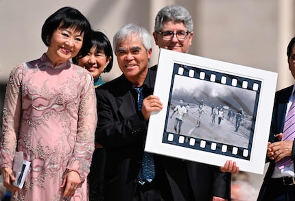 Laut Kim Phuc (das «Napalm Girl») hat Nick Ut (Mitte) das Foto von ihr gemacht.