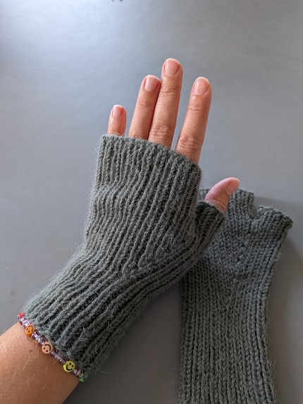 Die Tree Hugger Wrist Warmers passen sich gut der Hand an.