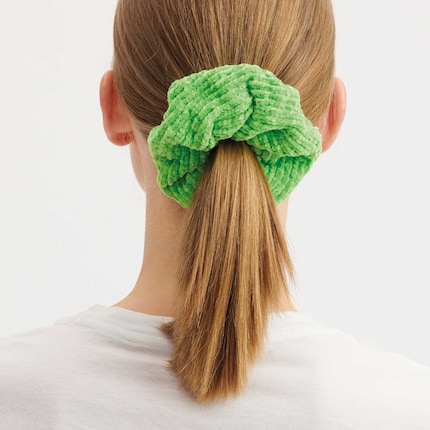 So ein Scrunchie gibt ein gutes Geschenk ab und ist erst noch schnell gestrickt.