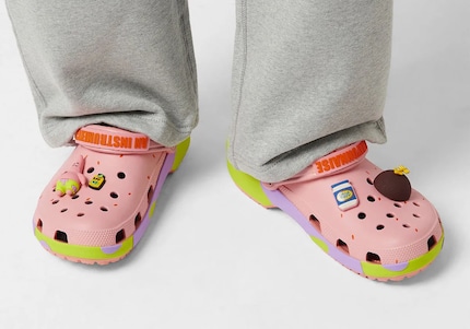 The Patrick Star Crocs come with matching jibbitz.