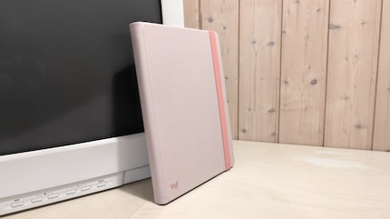 Geschlossen geht das Casa Pop-Up Desk auch als Buch durch.