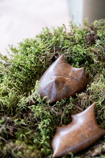 Von Weitem wirkt diese Seife wie ein Kunstobjekt aus Marmor.