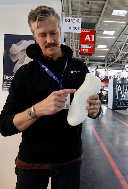 Was die Schuhe ausmacht und wo die Reise hingehen soll, erklärt mir CSO Carl Justin Kamp.