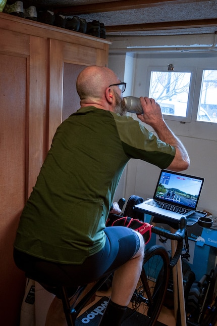 Simulierter Fahrtwind und echtes Wasser. Das A und O des Indoor-Trainings.