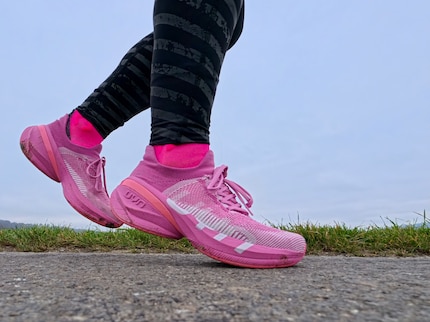 Trotz des heftigen Aussehens fühlen sich die Schuhe leicht an.