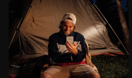 Il piccolo e-reader è un po' limitato, ma funziona per quindici giorni con una sola carica.