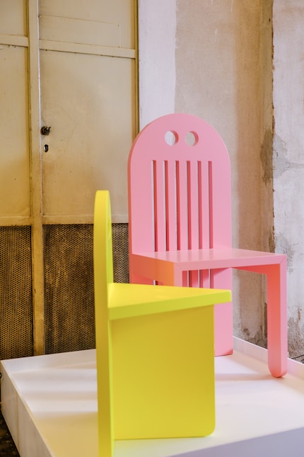 Das Aussehen dieses Stuhls wirkt wie aus einem Comic.