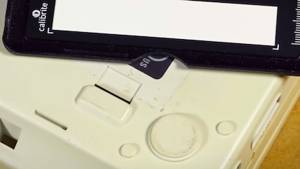 In der Bildmitte siehst du, wo vor zehn Jahren Klebeband das Plastik vor dem Wasserstoffperoxid schützte.