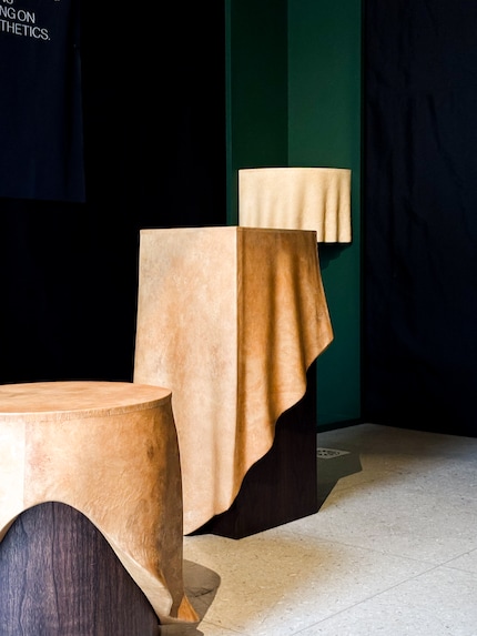 Illusion aus nachhaltigen Materialien: Möbel mit textilem Look.