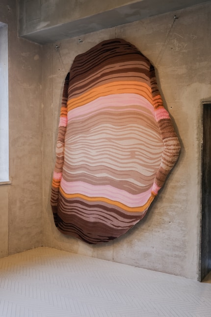 In der Folds-Kollektion von Cristián Mohaded verschmelzen künstlerische Skizzen und handwerkliche Präzision miteinander.