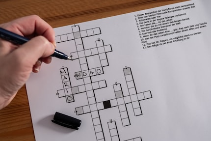 Mit einem selbstgemachten Kreuzworträtsel muss sich der oder die Beschenkte den Gutschein erst verdienen.
