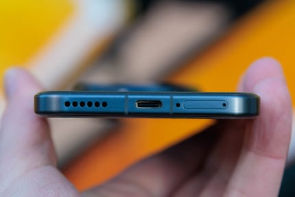 Das Honor Magic 8 Pro wird über USB-C geladen.