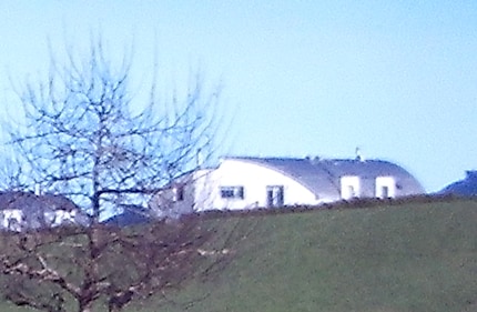 Betrachtest du einen Ausschnitt, fällt die Überschärfung auf.