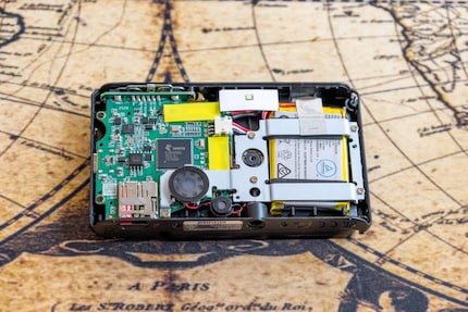 Der Akku ist leider im Gehäuse festgeschraubt.