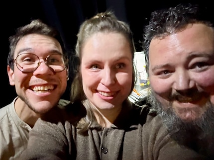 Auch ich bekomme mein Selfie. Verwackelt und unscharf, aber immerhin.