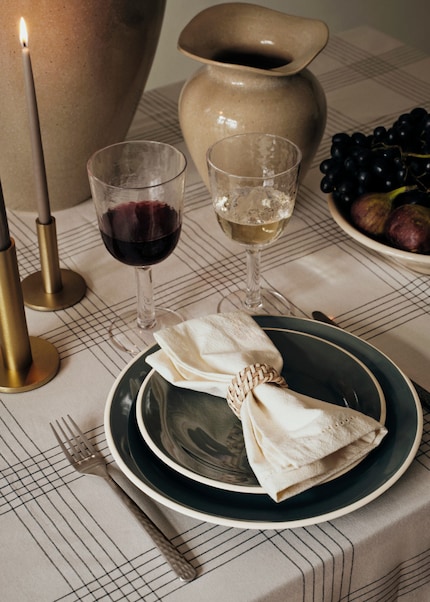 Einfach, aber edel: Accessoires, die den Tisch abrunden.