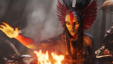 Oona Chaplin gibt ein wahrlich beeindruckendes «Avatar»-Debüt als Varang, Anführerin des Feuer-Stammes.