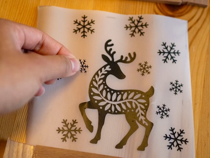 Die Sticker halten gut auf der Folie und geben einen guten Kontrast zum Licht. 