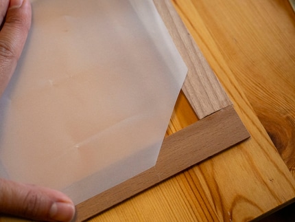 Durch die Ecke ziehe ich die Lichterkette. 