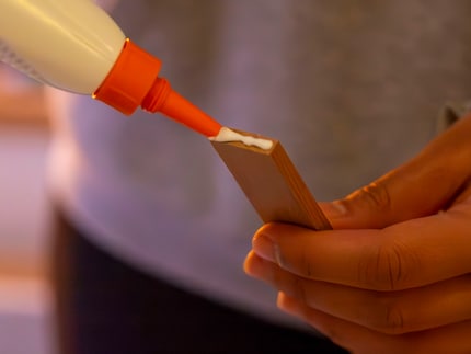 … bevor ich sie, mit Holzleim befestige.