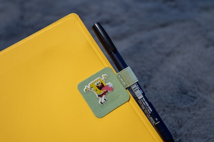 Stift und Schlaufe sind immer mit dabei.