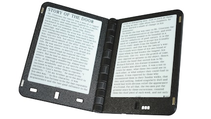 When opened, the reader uses both displays for parallel text presentation.