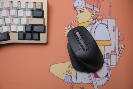 Die Cherry Stream Mouse Ultimate wirkt auf den ersten Blick hochwertig.