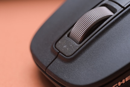 Die Haupttasten sind leise, bieten aber wenig taktiles Feedback.